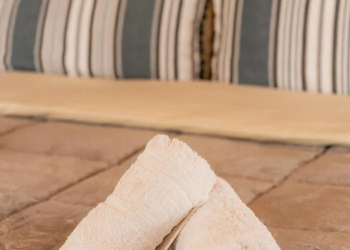 דירה Honey Bee House