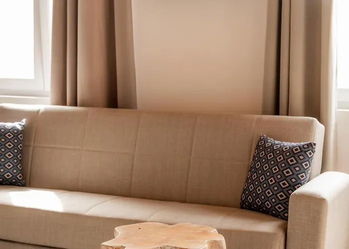 Daire Honey Bee House *