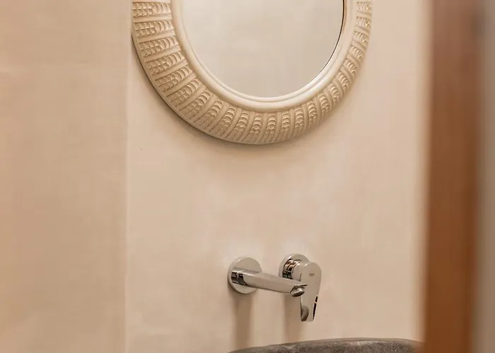 Honey Bee House * Mykonos Town